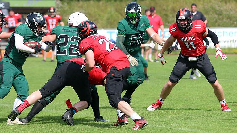 Die Schweinfurt Chargers unterlagen in ihrem Bayernliga-Heimspiel auf dem Sportplatz der DJK Schweinfurt gegen die Bamberg Bucks mit 24:31.