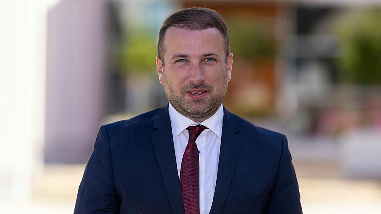 Sein Name wird bei den Spekulationen um einen OB-Kandidaten immer wieder ins Spiel gebracht: Stefan Rottmann, SPD-Bürgermeister in Schonungen. Sein Name wird bei den Spekulationen um einen OB-Kandidaten immer wieder ins Spiel gebracht: Stefan Rottmann, SPD-Bürgermeister in Schonungen.