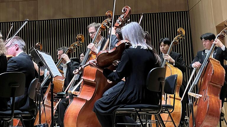 Das SWR Symphonieorchester hatte einen euphorisch stimmenden Auftritt in der Tauberphilharmonie.