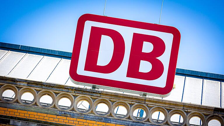 Deutsche Bahn - Der Ärger über die Deutsche Bahn ist bei vielen Menschen groß - ob daran das Sanierungsprogramm bis 2027 etwas ändern kann? Deutsche Bahn - Der Ärger über die Deutsche Bahn ist bei vielen Menschen groß - ob daran das Sanierungsprogramm bis 2027 etwas ändern kann?