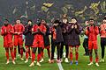 Borussia Dortmund - Bayern München       -  Die Bayern holten sich für den spät geretteten Punkt den Applaus bei den Fans ab.