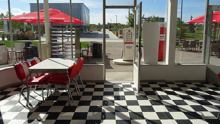 Zurzeit noch 'American Diner': Innenansicht der ehemaligen Tankstelle auf dem LGS-Gelände am Hubland. Foto: Antje Hansen Zurzeit noch 'American Diner': Innenansicht der ehemaligen Tankstelle auf dem LGS-Gelände am Hubland. Foto: Antje Hansen