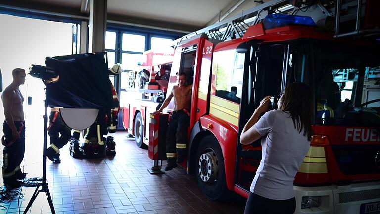 Sexy Kalender 2021 der Berufsfeuerwehr Würzburg für einen guten Zweck. Sexy Kalender 2021 der Berufsfeuerwehr Würzburg für einen guten Zweck.