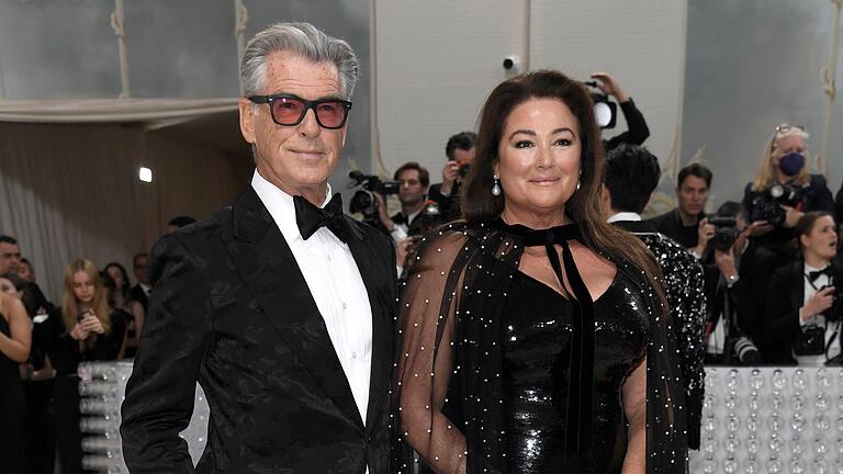 Pierce Brosnan und Keely Shaye Smith       -  Brosnan und Smith senden sich nach 23 Jahren Ehe Liebesgrüße.