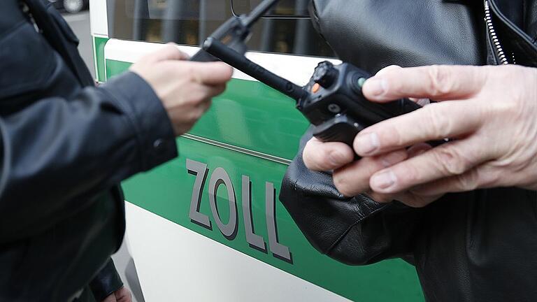 Viel zu tun haben die Beamten des Zolls nicht nur auf dem Bau, auch in der Reinigungsbranche gibt es „schwarze Schafe“. Viel zu tun haben die Beamten des Zolls nicht nur auf dem Bau, auch in der Reinigungsbranche gibt es „schwarze Schafe“.