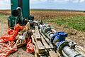 Wasser fürs Feld:&nbsp; Eine Pumpanlage eines Brunnens zur Bewässerung in der Bergtheimer Mulde im Landkreis Würzburg im Sommer 2022.