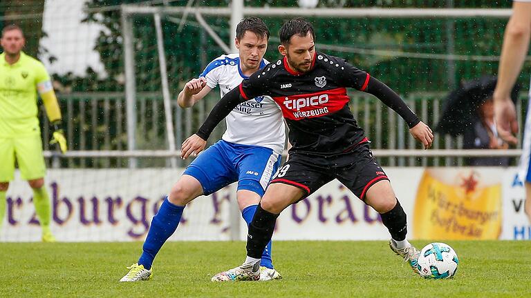 Der Lengfelder Murat Alay (vorne, Archivbild) zwang durch sein Ausgleichstor den Bayernliga-Absteiger TSV Großbardorf ins Elfmeterschießen. Der Lengfelder Murat Alay (vorne, Archivbild) zwang durch sein Ausgleichstor den Bayernliga-Absteiger TSV Großbardorf ins Elfmeterschießen.