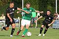 Ab Mitte der zweiten Halbzeit musste der TSV Abtswind im Bayernliga-Auswärtsspiel beim ATSV Erlangen auf Calvin Gehret (Mitte, hier im Heimspiel gegen Fortuna Regensburg) verzichten, da er beim Nachsetzen im Rasen hängengeblieben war und sich bei der Aktion verletzt hatte. Eine Diagnose steht noch aus.