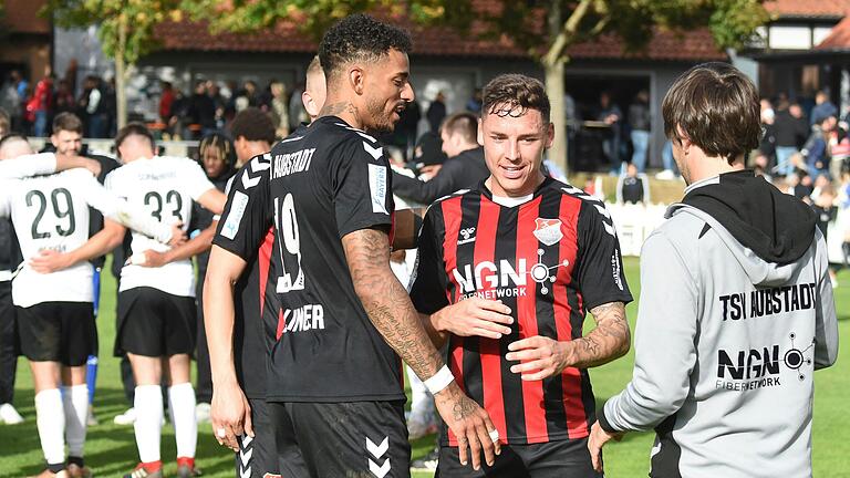 Ex-Nullfünfer Martin Thomann (Zweiter von rechts) war der entscheidende Spieler beim 5:0-Sieg des TSV Aubstadt gegen den FC 05 Schweinfurt.