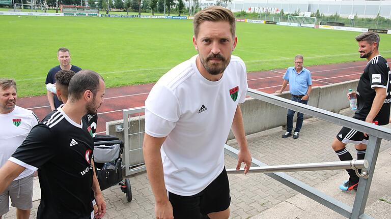 In Eltersdorf schon im 05-Shirt auf der Bank dabei: Andreas Binner, der neue dritte Torhüter der Schweinfurter. In Eltersdorf schon im 05-Shirt auf der Bank dabei: Andreas Binner, der neue dritte Torhüter der Schweinfurter.
