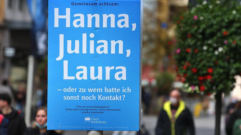 Um die Corona-Infektionsketten zu durchbrechen, empfiehlt die Stadt Würzburg das Führen eines Kontakttagebuchs und hat dafür an rund 200 Standorten Plakate aufgehängt.