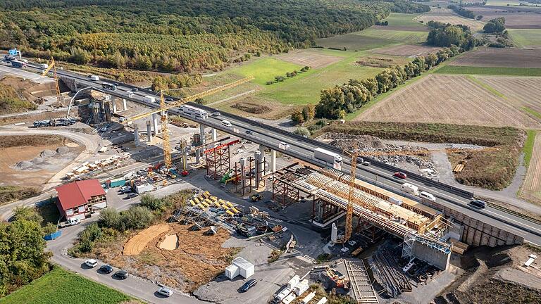 Am Donnerstag wird ein altes Teilstück der Talbrücke Stettbach auf der A7 Richtung Fulda gesprengt. Seit Jahren befindet sich die Brücke schon im Bau.