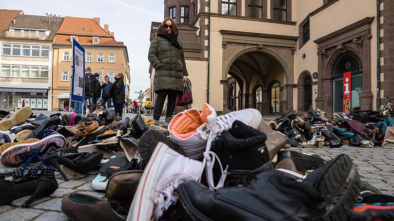 Am Samstag Vormittag gab es eine Aktion von 'Schweinfurt ist bunt' zum Thema Flucht vor dem Rathaus.