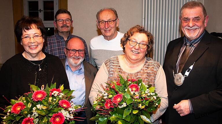 Sieglinde Wamsler, Georg Krauß, Michael Uhlmann, Herbert Demel und Ingrid Schertz wurden von Bürgermeister Bernhard Brückner (von links) für ihre Verdienste ausgezeichnet.