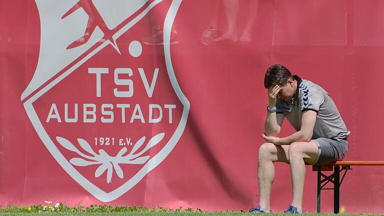 Josef Francic (im Bild), dem scheidenden Trainer des TSV Aubstadt, war die Anspannung nach dieser nicht 'einfachen Woche' deutlich anzusehen.