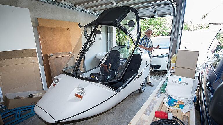 Drei Elektroautos gibt es derzeit in der Familie Bärhausen, hier das Twike, ein Elektroleichtmobil, mit dem Christof Bärhausen seit 20 Jahren seine Dienstkurzfahrten erledigt.