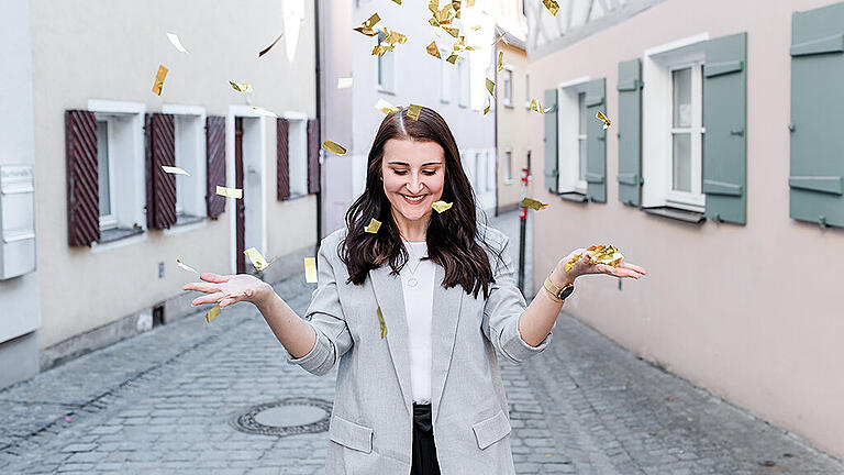 Hochzeit planen       -  Hinter Feierei & Liebelei steckt Daria Wolfrum. Seit 2018 macht sie den Hochzeitstag vieler Paare noch schöner.