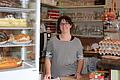 Silke Beck führt seit 2014 das Café ZwergRiese in Königsberg. Sie bietet dort regionale Produkte, Bio-Waren und unverpackte, plastikfreie Lebensmittel an.