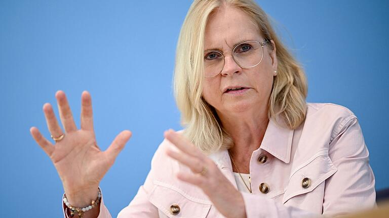 Fordert 'faktischen Aufnahmestopp': Unionsfraktionsvize Andrea Lindholz. Fordert 'faktischen Aufnahmestopp': Unionsfraktionsvize Andrea Lindholz.