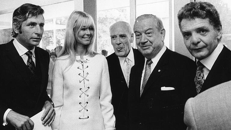 Noch im Familienbesitz: 1970 feierte Fichtel & Sachs das 75-jährige Bestehen mit einem großen Festakt. Von links: Gunter Sachs, Mirja Sachs, Senator Aufsichtsratsvorsitzender Ernst Falkenheim, Ministerpräsident Alfons Goppel und Ernst Wilhelm Sachs. Noch im Familienbesitz: 1970 feierte Fichtel & Sachs das 75-jährige Bestehen mit einem großen Festakt. Von links: Gunter Sachs, Mirja Sachs, Senator Aufsichtsratsvorsitzender Ernst Falkenheim, Ministerpräsident Alfons Goppel und Ernst Wilhelm Sachs. 