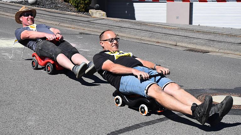 Die Lokalmatadoren Martin Stiller (links) und Christian Frank lieferten sich ein spannendes Rennen. Mit einem Streckenrekord von 20,5 Sekunden überquerte Christian Frank die Ziellinie.