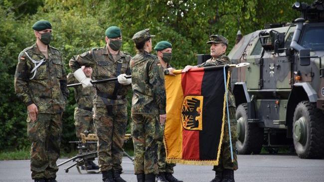 Die Soldaten legen den Eid ab.  Foto: Alex Rettner       -  Die Soldaten legen den Eid ab.  Foto: Alex Rettner