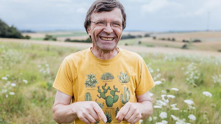 Manfred Warmuth ist Professor für Künstliche Intelligenz. Er interessierte sich schon früh für die Natur, gärtnerte und züchtete Kakteen und andere Pflanzen.