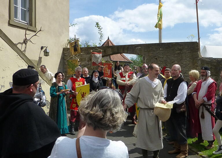 Initiator Martin Mais erklärt den Ablauf des Geschehens. Initiator Martin Mais erklärt den Ablauf des Geschehens.