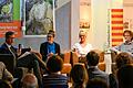 Zum Auftakt der Aktion 'Würzburg liest ein Buch' gab es einen Festakt in der Stadtbücherei. Zu einer Diskussionsrunde waren Christian Schuchardt (links), Pia Beckmann (Zweite von rechts) und Daniel Osthoff&nbsp; (rechts) eingeladen.