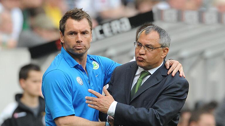 Was Felix Magath über Bernd Hollerbach und die Kickers denkt       -  Bernd Hollerbach als Co-Trainer von Felix Magath im Jahre 2009, als die beiden mit dem VfL Wolfsburg deutscher Meister wurden.