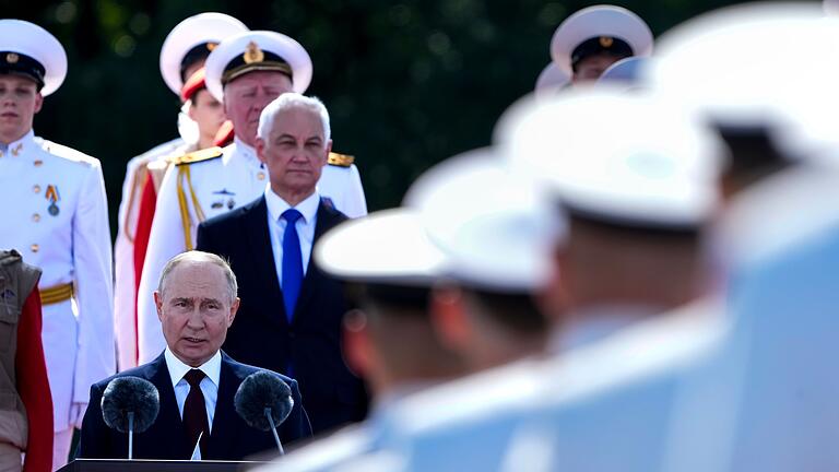Tag der Marine in Russland       -  Kremlchef Wladimir Putin nutzt seine Reden beim traditionellen Tag der Marine, der am letzten Juli-Sonntag gefeiert wird, immer wieder zur Machtdemonstration.