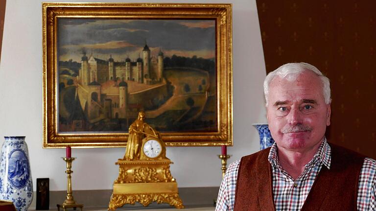 Der jetzige Schlossherr Henning Glawatz vor dem Bild des Renaissancebaus aus der Zeit der Thüngener Herrschaft. Der jetzige Schlossherr Henning Glawatz vor dem Bild des Renaissancebaus aus der Zeit der Thüngener Herrschaft.