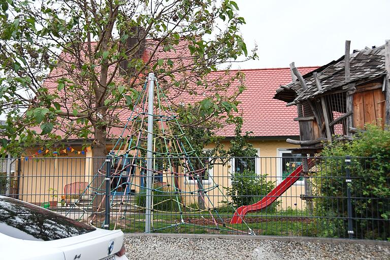 Vorsorglich wurde im Gemeinderat beschlossen, dass die Räume in der Alten Schule dem Kindergarten als kurzfristiges Ausweichquartier zur Verfügung gestellt werden. Vorsorglich wurde im Gemeinderat beschlossen, dass die Räume in der Alten Schule dem Kindergarten als kurzfristiges Ausweichquartier zur Verfügung gestellt werden.