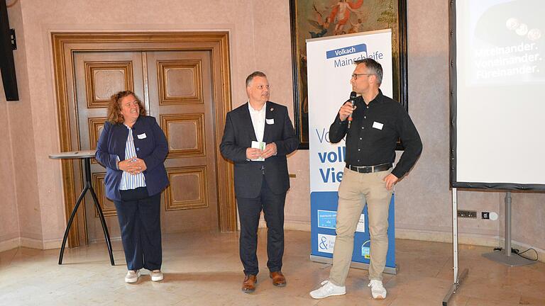 Elisabeth Drescher, Bürgermeisterin von Sommerach, Heiko Bäuerlein, Bürgermeister von Volkach, und Bernhard Fiehl, Zweiter Bürgermeister von Nordheim, freuten sich über die zahlreichen Gäste und positive Resonanz zu ihrem ersten Volkacher Unternehmertreff.