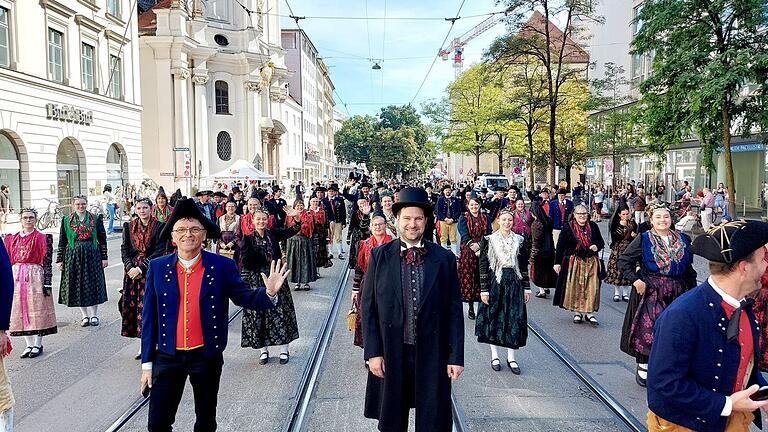 Frankenflair aus dem Oberen Werntal gab es beim Umzug zum diesjährigen Oktoberfest.