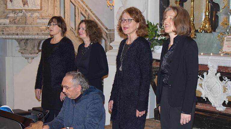 Jazzig angehaucht und swingend begeisterte "Take Five" mit ihrem a capella-Gesang in der Schlosskirche Werneck. Jazzig angehaucht und swingend begeisterte "Take Five" mit ihrem a capella-Gesang in der Schlosskirche Werneck.