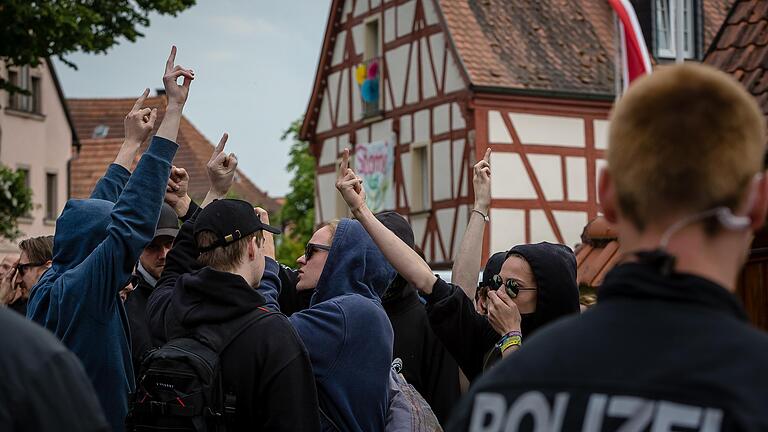 Proteste in Stammheim       -  An Pfingsten kam es in Stammheim zum Aufeinandertreffen von Rechtsextremisten und Gegendemonstranten.