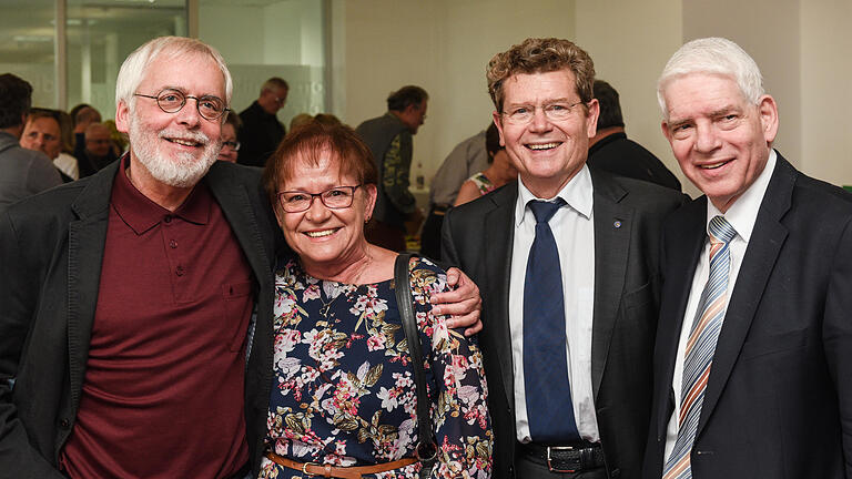 Verabschiedung Roland Flade       -  Verabschiedung von Roland Flade (links) mit Würzburgs Bürgermeisterin Marion Schäfer-Blake, MdL Georg Rosenthal und Josef Schuster, den Präsidenten des Zentralrats der Juden in Deutschland (rechts).