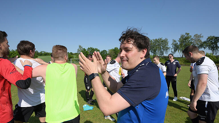 Mit einem 2:1-Erfolg gegen die SG Brendlorenzen/Windshausen macht die DJK Salz/Mühlbach die Meisterschaft in der Kreisklasse Rhön 2 perfekt und steigt erstmals in die Kreisliga auf.