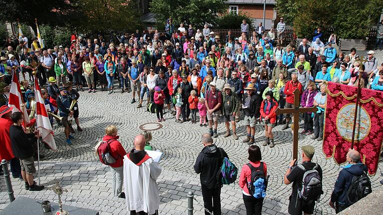Gottesdienst auf dem Kreuzberg. Gottesdienst auf dem Kreuzberg.