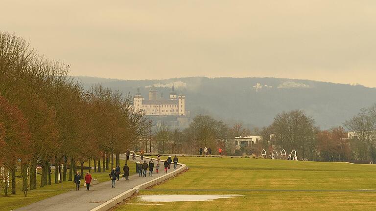 Saharastaub färbt den Himmel öfter gelb: So sah der Himmel über Würzburg zum Beispiel am 7. Februar 2021 aus. Saharastaub färbt den Himmel öfter gelb: So sah der Himmel über Würzburg zum Beispiel am 7. Februar 2021 aus.