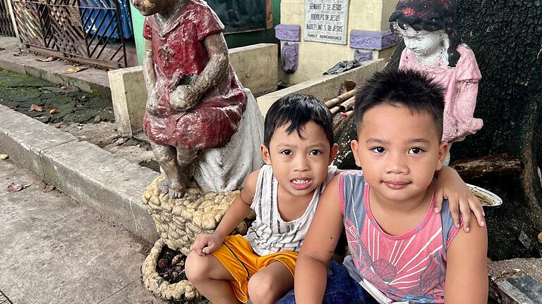 Manila North Cemetery - Der Friedhof-Slum von Manila - Viele der Bewohner bleiben ein ganzes Leben lang. Manila North Cemetery - Der Friedhof-Slum von Manila - Viele der Bewohner bleiben ein ganzes Leben lang.