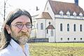 Schockierende Wahrheit: Der aus Bischofsheim stammende Theologe Bernhard Rasche lebte in den 70er Jahren im Internat des katholischen Ordens &bdquo;Missionare von der Heiligen Familie&ldquo; im Kloster Lebenhan. Im Spätsommer 2008 berichtete der heute 51-Jährige erstmals öffentlich über seine furchtbaren Erlebnisse in dem Kloster. Ein Pater hatte dort über Jahre Schüler missbraucht und geschlagen. Der Täter gestand.