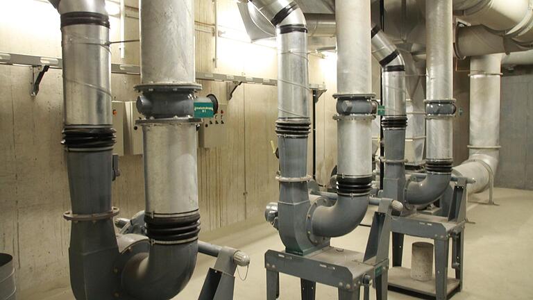 Diese drei Ventilatoren lassen sich notfalls auch mit Handkurbeln betreiben. Diese drei Ventilatoren lassen sich notfalls auch mit Handkurbeln betreiben.