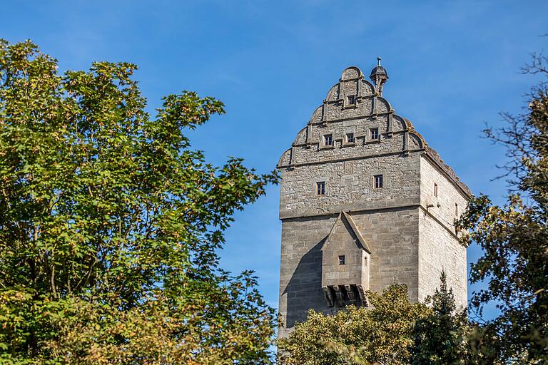 Das Obere Tor am Rand der historischen Altstadt von Mellrichstadt ist
mit gut 36 Metern einer der höchsten Stadttortürme
Unterfrankens und wurde bereits 1293 erstmals urkundlich erwähnt.