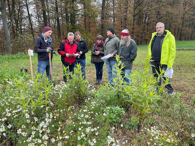Die Vertreter aus der Landwirtschaft und des Bund Naturschutz hatten sich auf einer Demonstrationsfläche bei Weißenbrunn zu einem Gedankenaustausch getroffen.