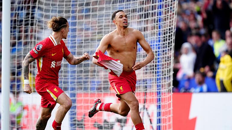 Leicester City - FC Liverpool       -  Trent Alexander-Arnold feiert sein Tor zum 1:0 von Liverpool in Leicester.