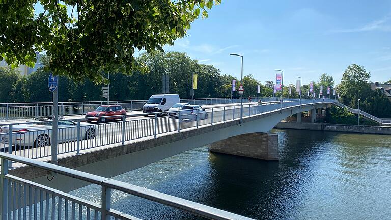 Die alte Maxbrücke in Schweinfurt ist knapp 60 Jahre alt. Sie soll 2028 abgerissen werden, ein Neubau bis 2030 realisiert sein.