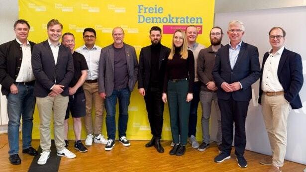 Der neue FDP-Kreisvorstand (von links): Marco Graulich, Tilmann von Heygendorff, Christian Knies, Tobias Dutta, Oliver Hartmann, Dominik Konrad, Nicole Malsam, Lucas von Beckedorff, Yannik Mohren, Andrew Ullmann und Konstantin Kloos.&nbsp;