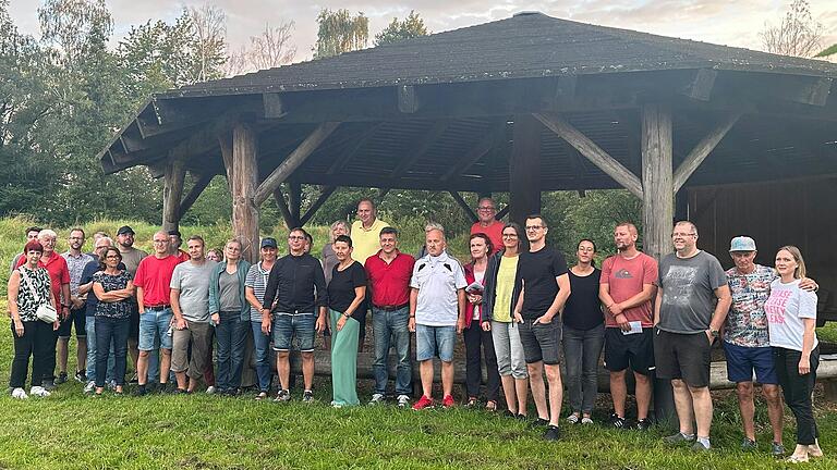Rund 40 Bürgerinnen und Bürger aus Gerolzhofen, Frankenwinheim, Lülsfeld und Schallfeld trafen sich Anfang August zu einem ersten Informationsaustausch in Gerolzhofen. Rund 40 Bürgerinnen und Bürger aus Gerolzhofen, Frankenwinheim, Lülsfeld und Schallfeld trafen sich Anfang August zu einem ersten Informationsaustausch in Gerolzhofen.